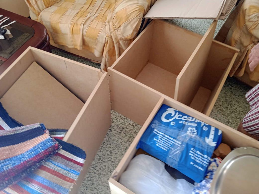 Cajas de MDF con compartimentos adaptados a las piezas que van dentro